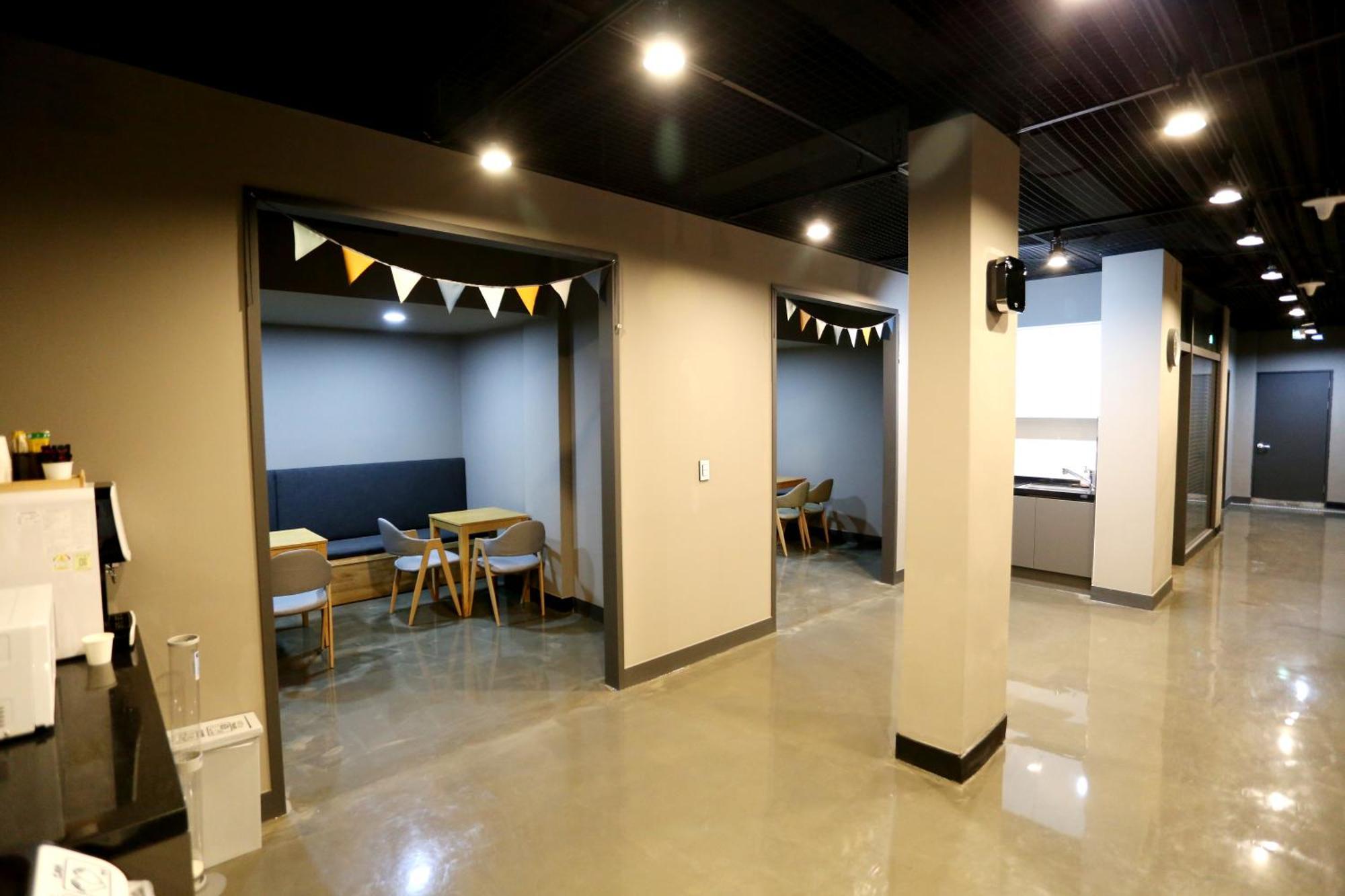 With U Hotel & Guesthouse Sokcho Bagian luar foto