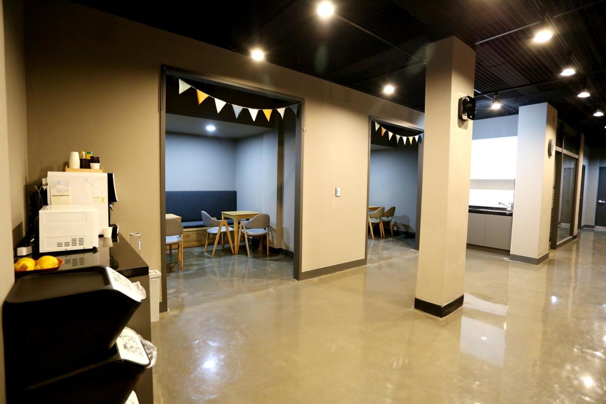 With U Hotel & Guesthouse Sokcho Bagian luar foto