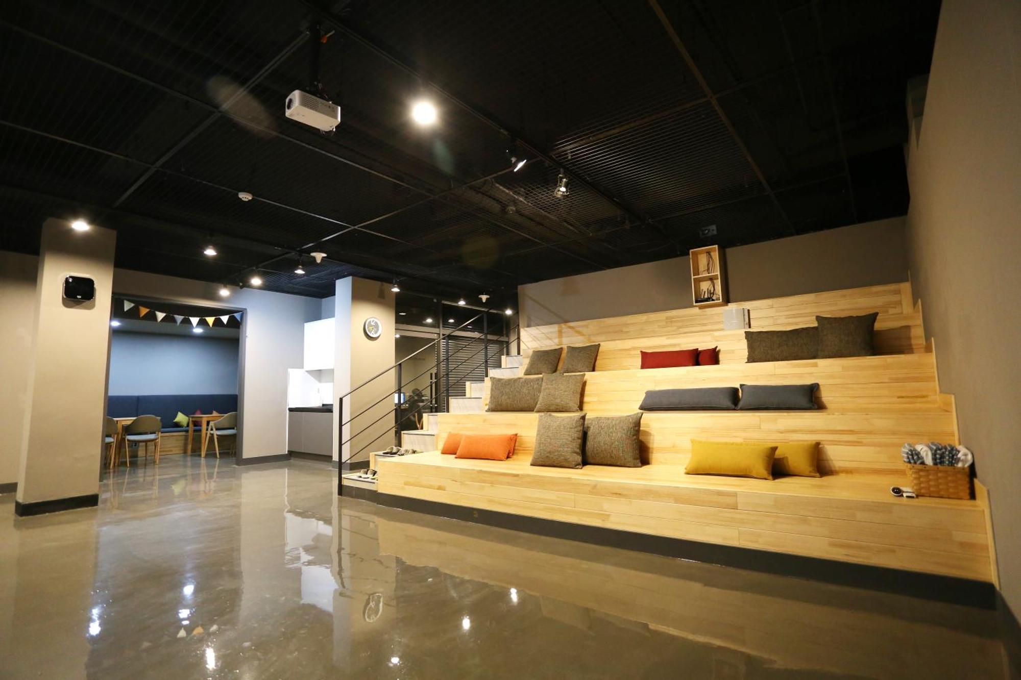 With U Hotel & Guesthouse Sokcho Bagian luar foto