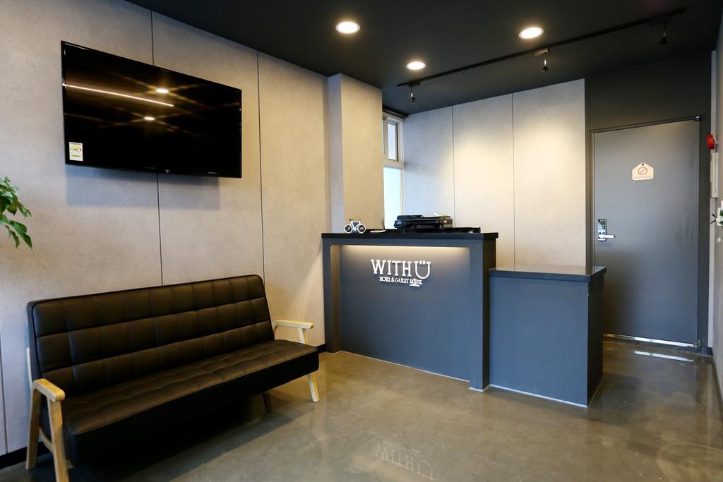 With U Hotel & Guesthouse Sokcho Bagian luar foto