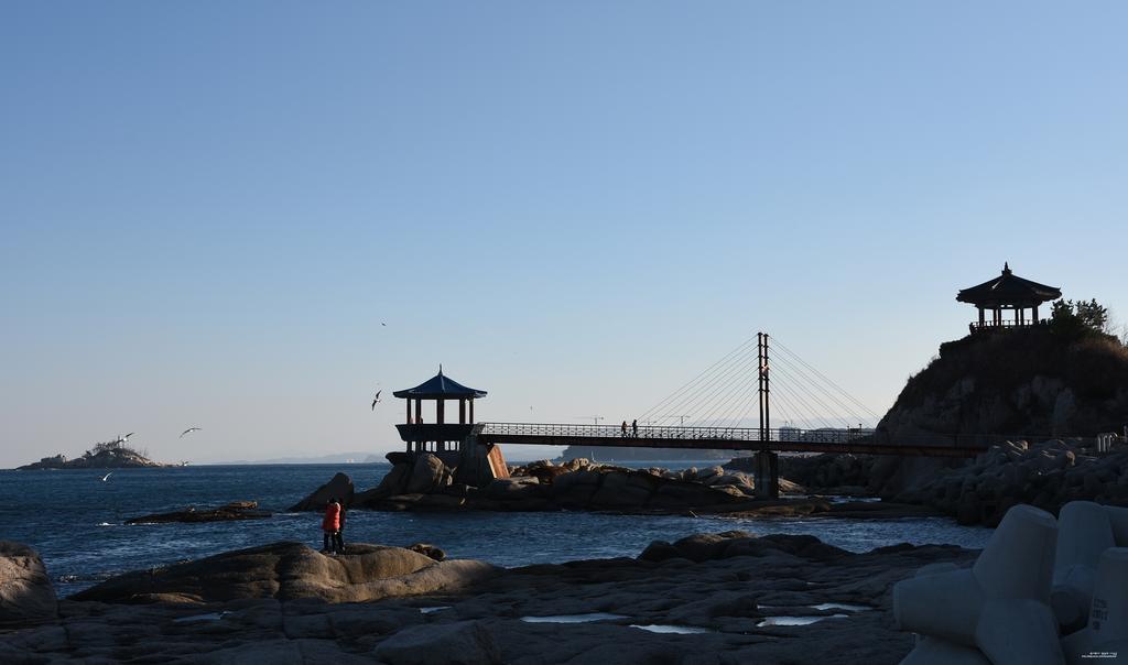 With U Hotel & Guesthouse Sokcho Bagian luar foto