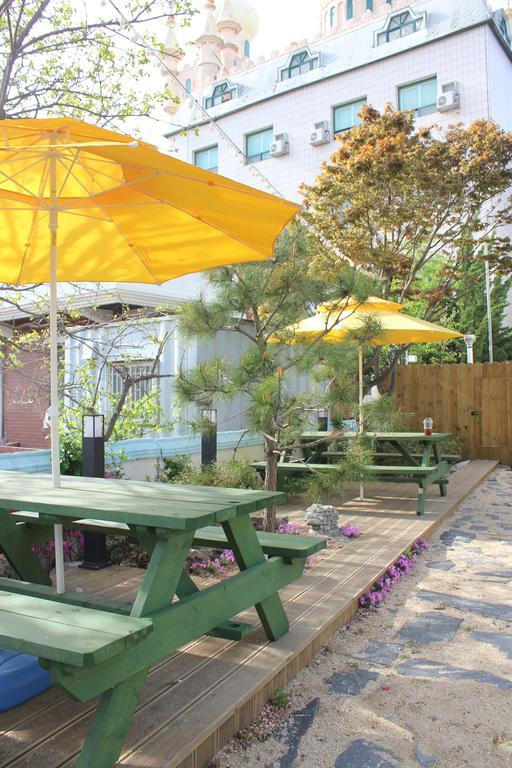 With U Hotel & Guesthouse Sokcho Bagian luar foto