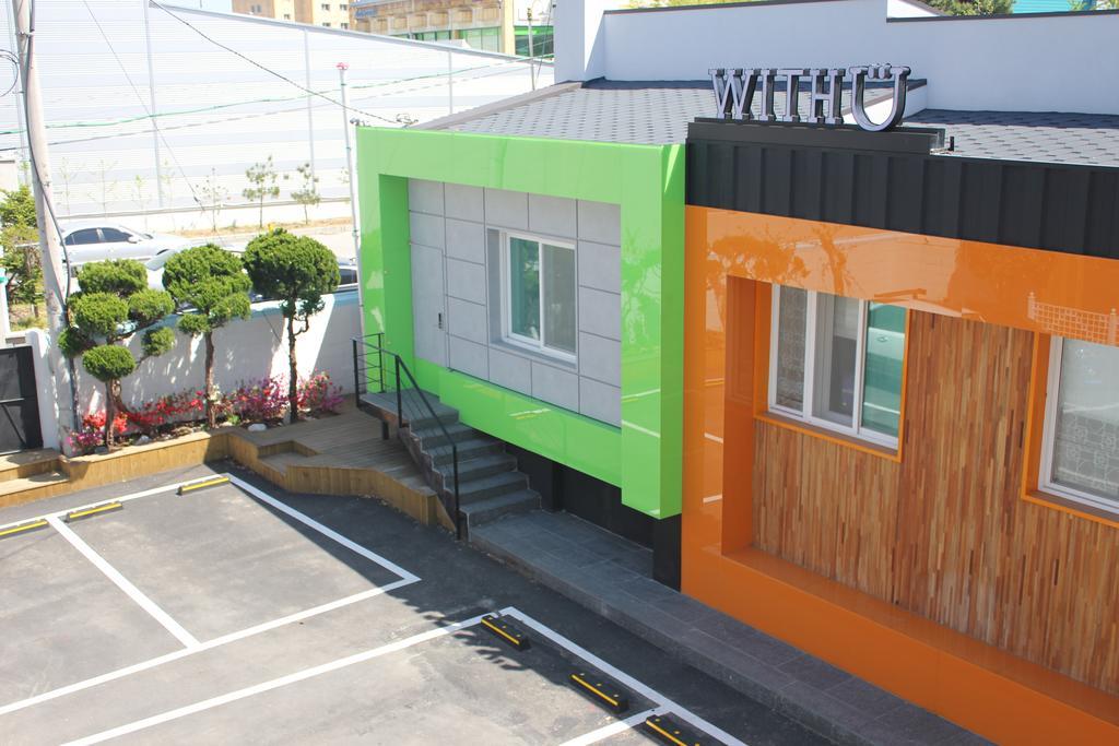 With U Hotel & Guesthouse Sokcho Bagian luar foto