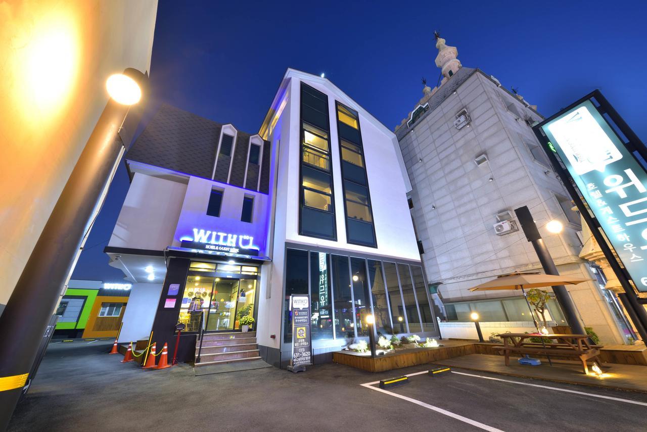 With U Hotel & Guesthouse Sokcho Bagian luar foto