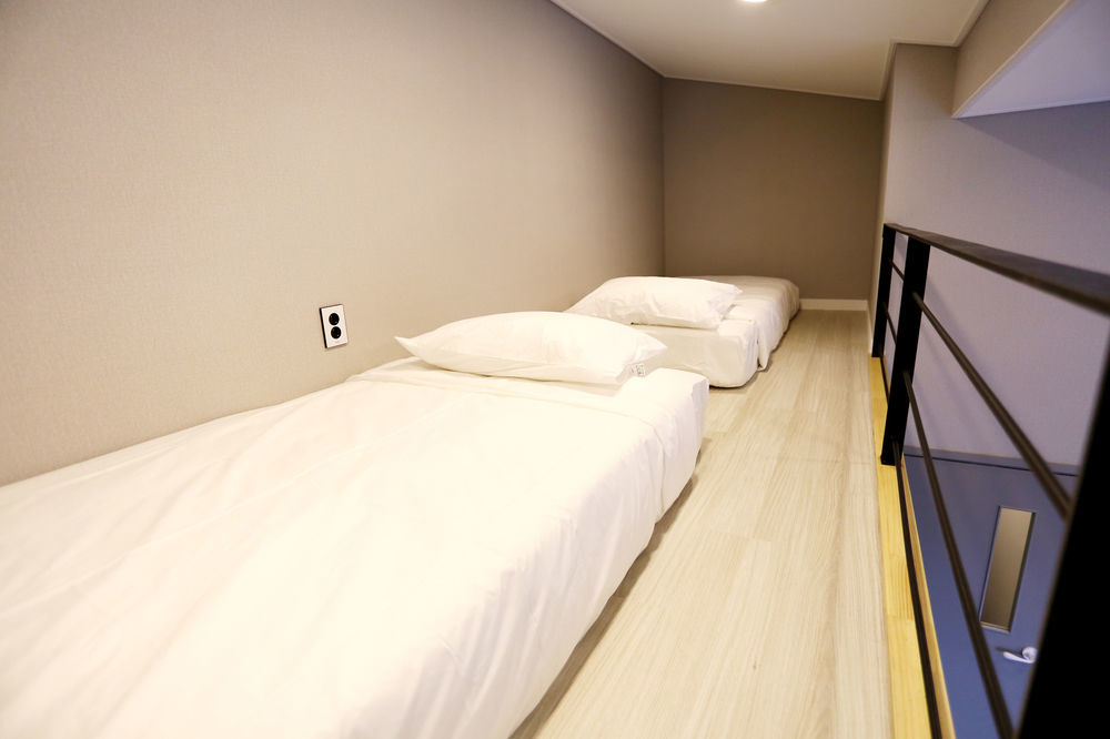 With U Hotel & Guesthouse Sokcho Bagian luar foto