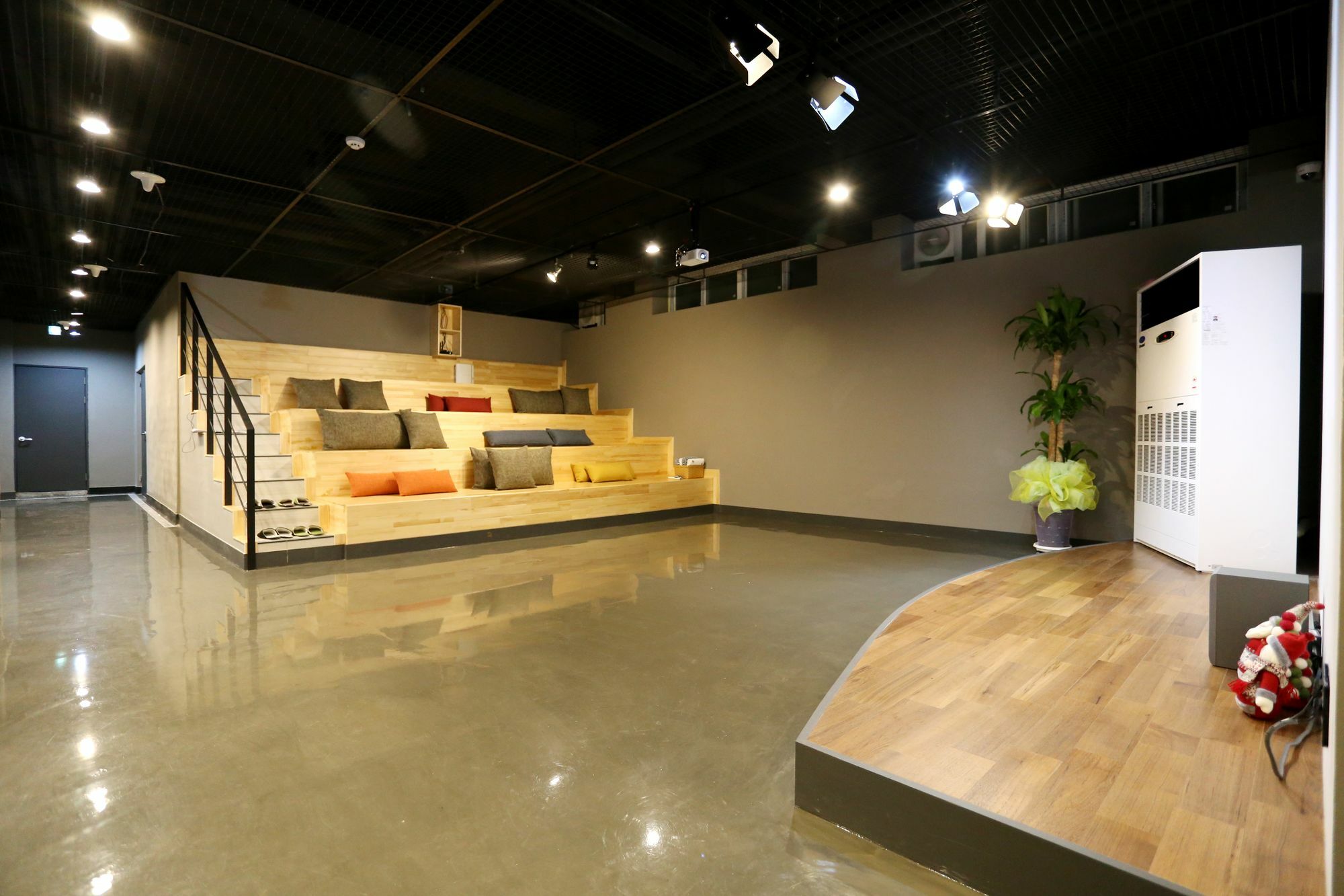 With U Hotel & Guesthouse Sokcho Bagian luar foto